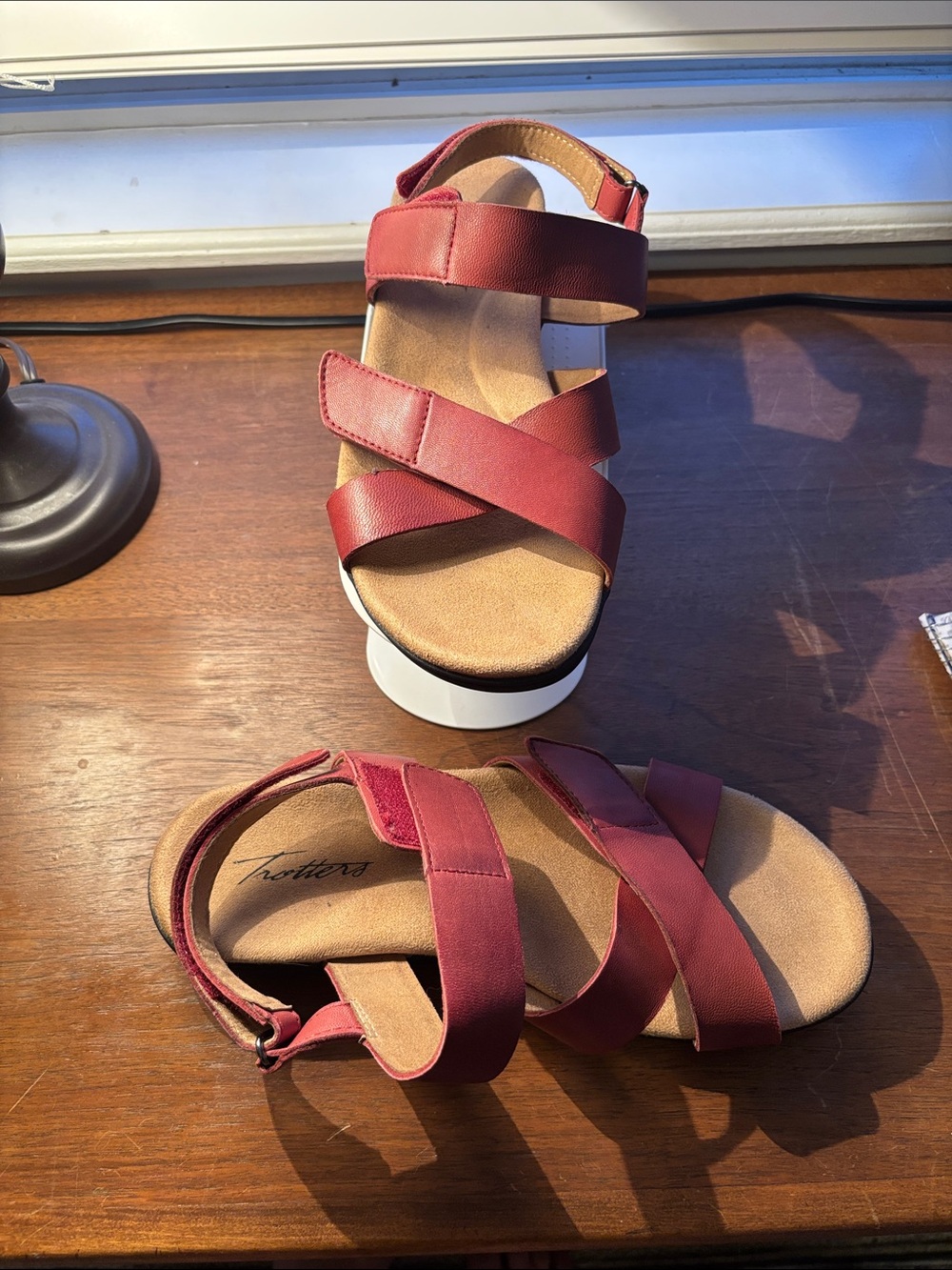 Trotters Burgundy Crisscross Platform Sandals